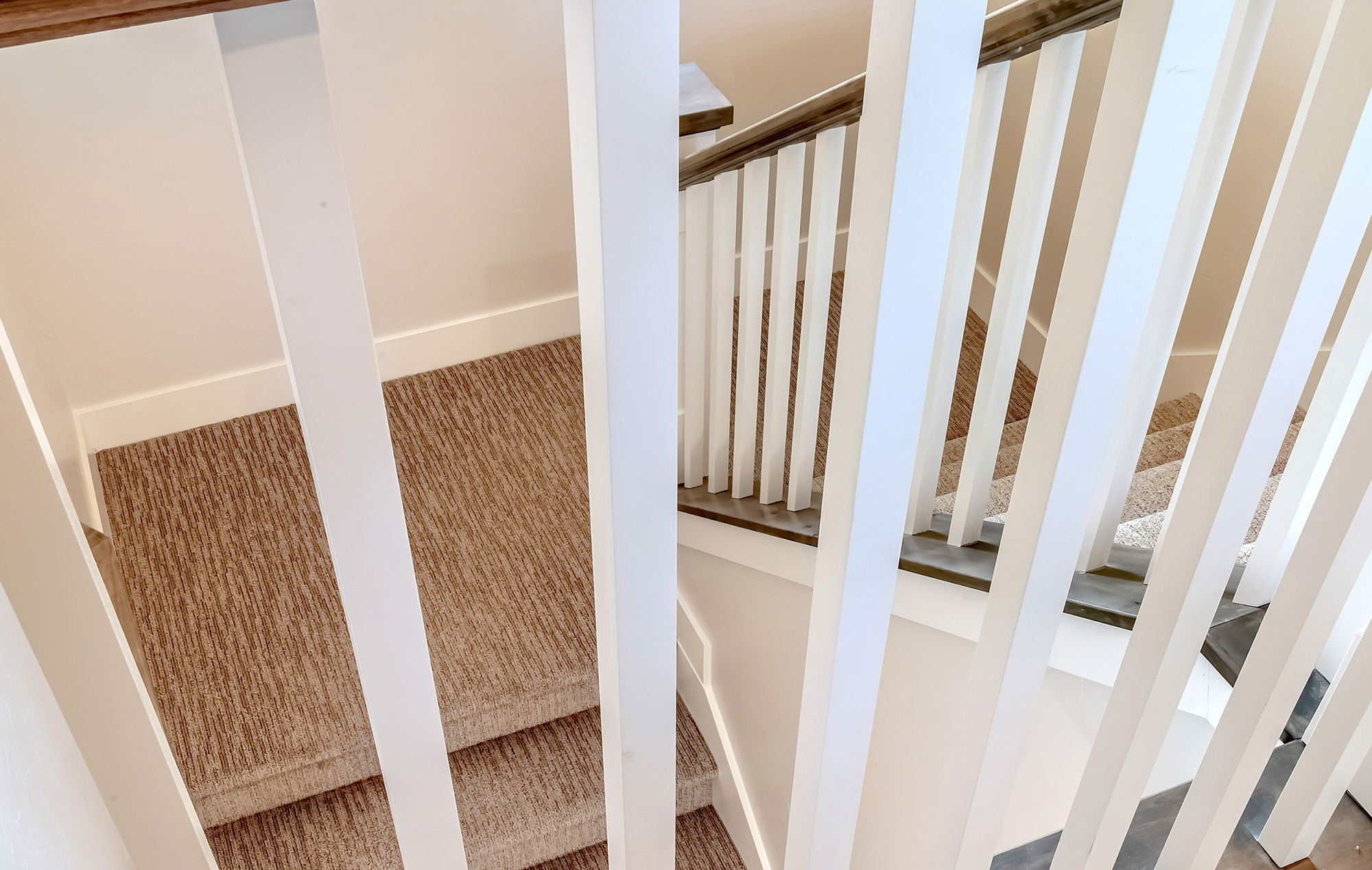 Qual é a diferença entre staircase e stairs e stairway ?